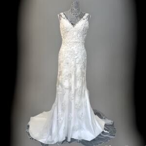Mia Solano ‘Cate’ Ivory Beaded V Neck Backless Wedding Dress Size 6